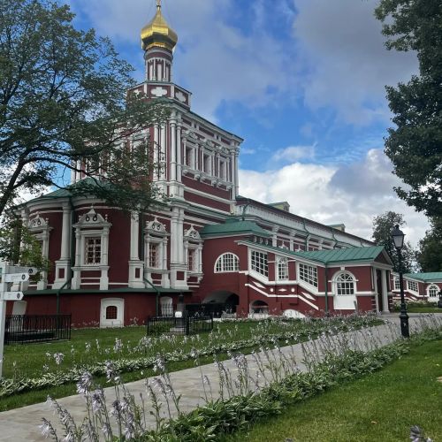 Новодевичий монастырь — один из самых красивых историч…